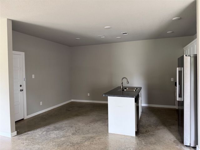 202 E Henderson Street, Itasca, TX 76055