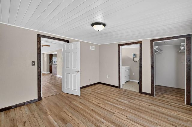 1111 DORA AVENUE, Tavares, FL 32778