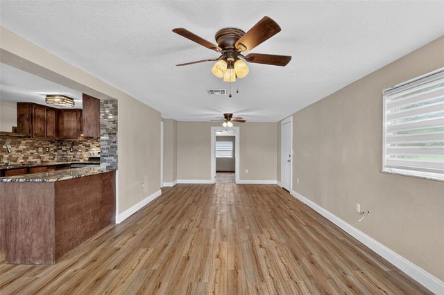 1111 DORA AVENUE, Tavares, FL 32778