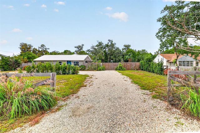 1111 DORA AVENUE, Tavares, FL 32778
