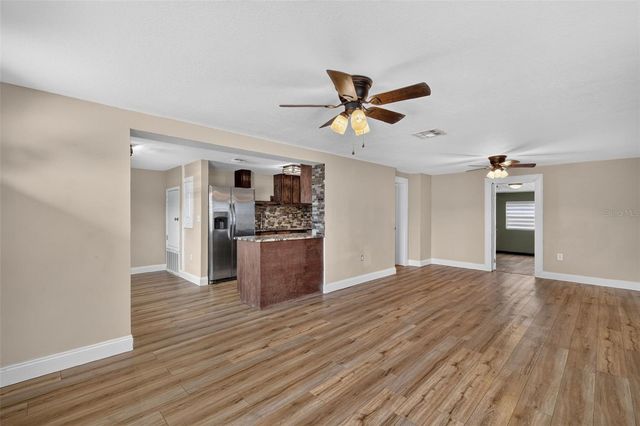 1111 DORA AVENUE, Tavares, FL 32778