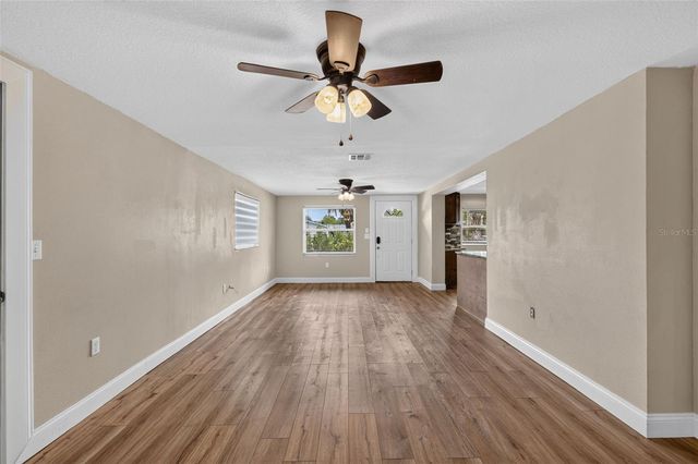 1111 DORA AVENUE, Tavares, FL 32778