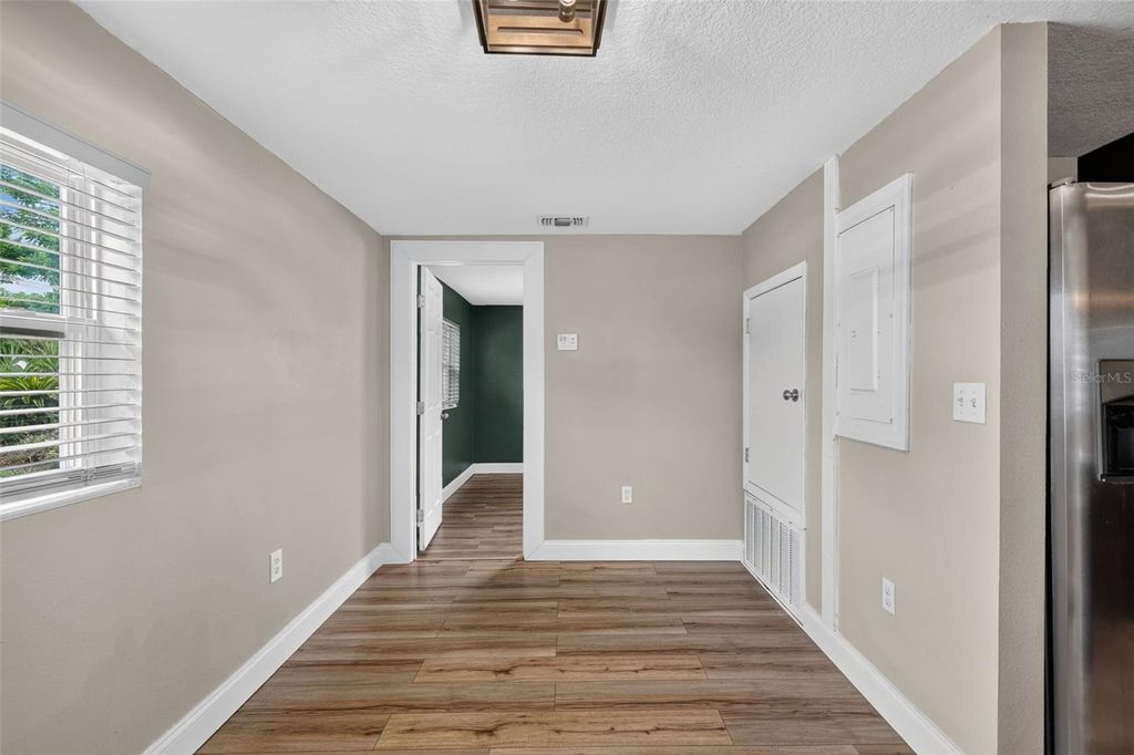 Image 15 of property listing at 1111 DORA AVENUE, Tavares, FL 32778