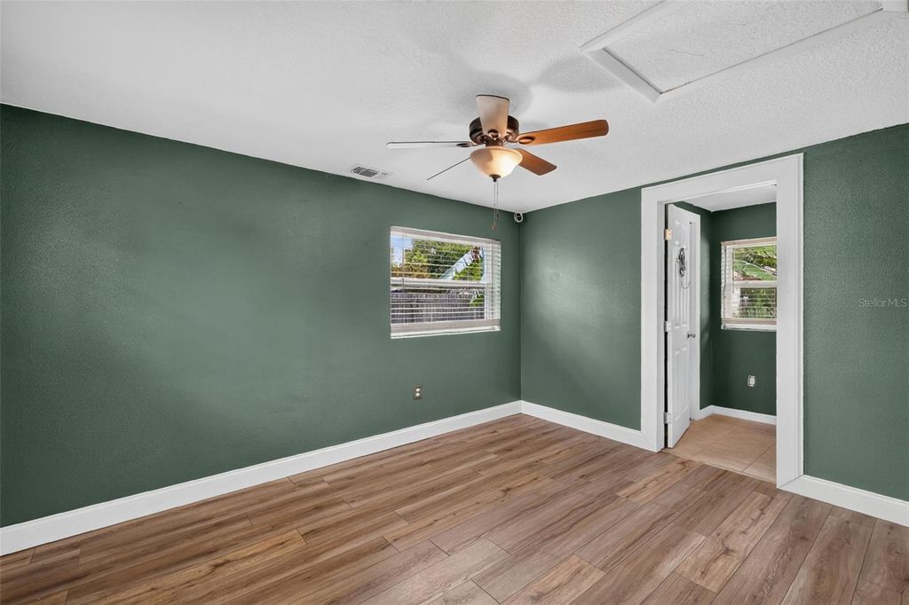 Image 17 of property listing at 1111 DORA AVENUE, Tavares, FL 32778