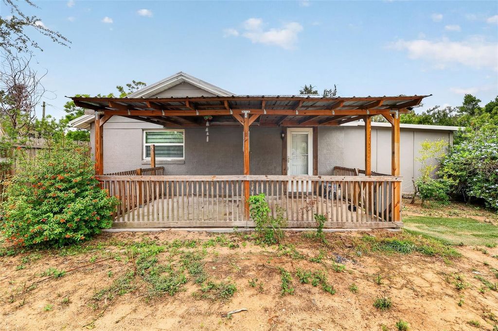 Image 26 of property listing at 1111 DORA AVENUE, Tavares, FL 32778