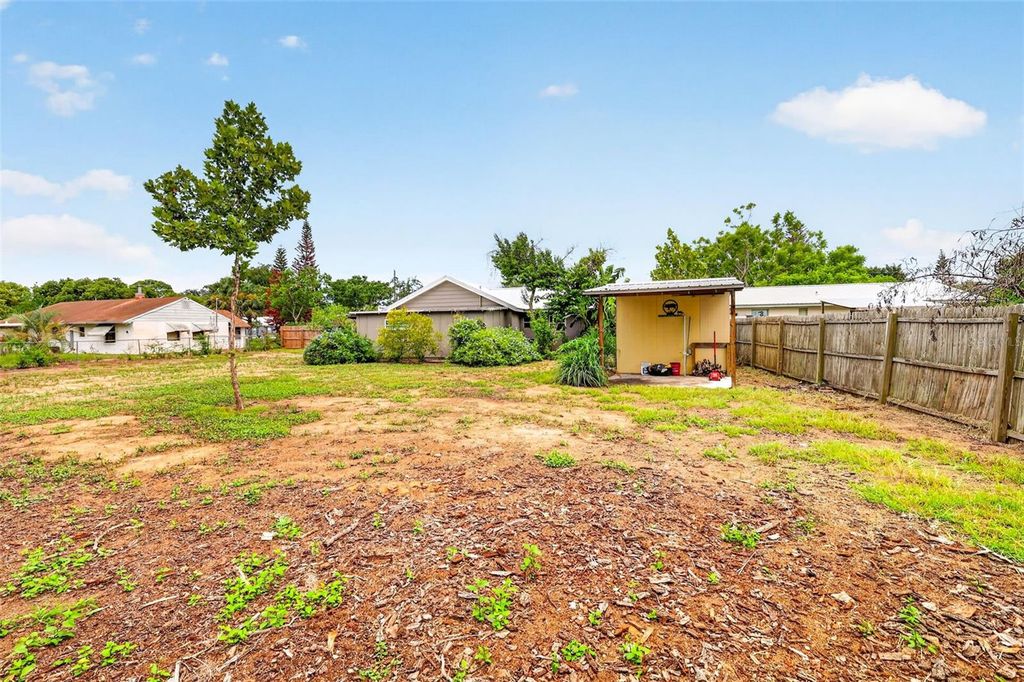 Image 29 of property listing at 1111 DORA AVENUE, Tavares, FL 32778