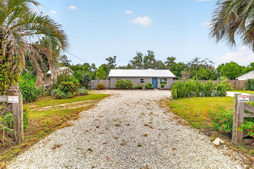 Image 33 of property listing at 1111 DORA AVENUE, Tavares, FL 32778