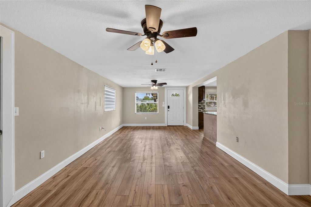 Image 7 of property listing at 1111 DORA AVENUE, Tavares, FL 32778