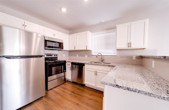 6824 Trail Lake Drive 6826, Fort Worth, TX 76133