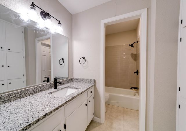 6824 Trail Lake Drive 6826, Fort Worth, TX 76133