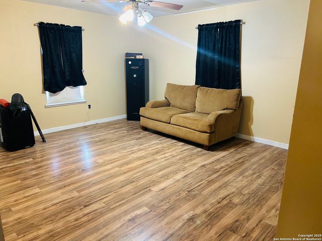 406 Hernandez, Poteet, TX 78065