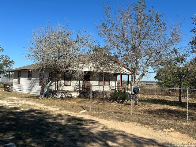 406 Hernandez, Poteet, TX 78065