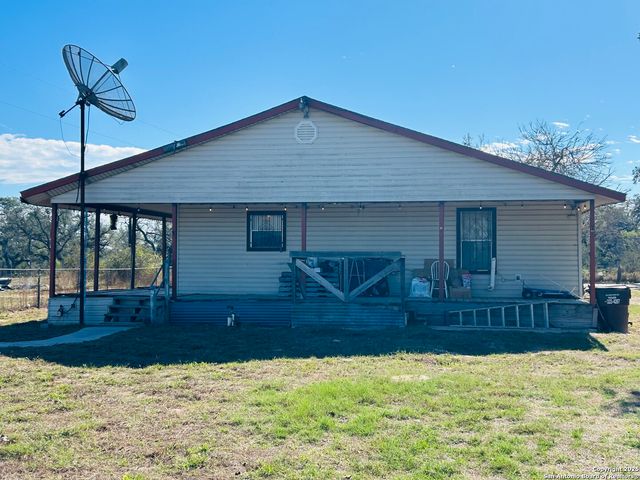 406 Hernandez, Poteet, TX 78065