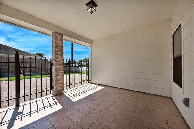 3114 Paris Dr, Corpus Christi, TX 78414