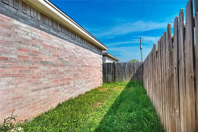 3114 Paris Dr, Corpus Christi, TX 78414