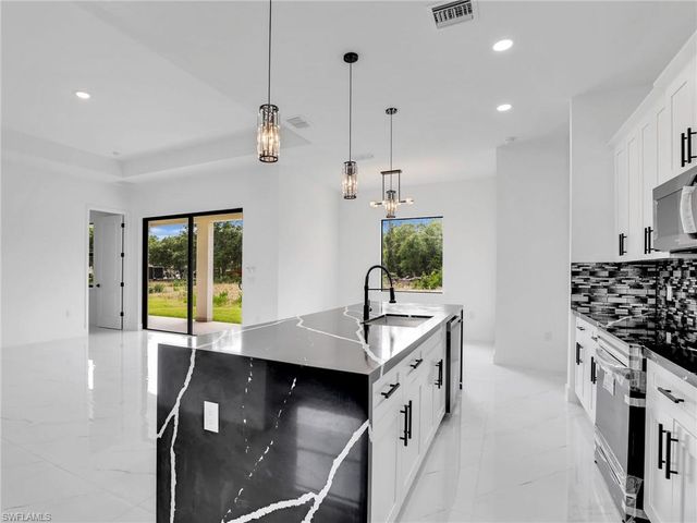 2221 Robert AVE, Alva, FL 33920