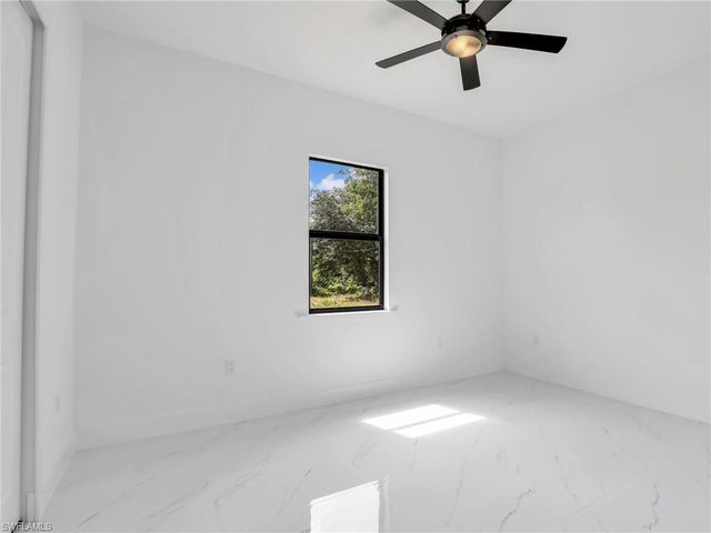 2221 Robert AVE, Alva, FL 33920