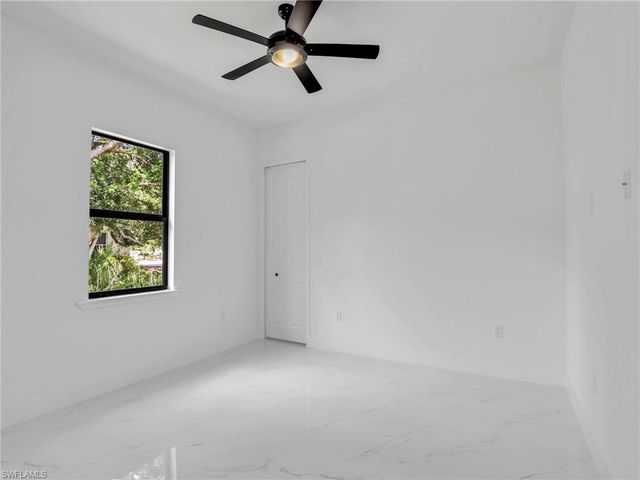 2221 Robert AVE, Alva, FL 33920