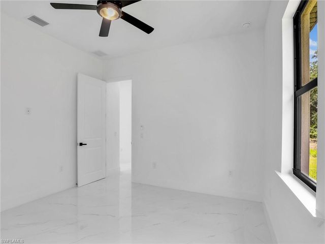 2221 Robert AVE, Alva, FL 33920