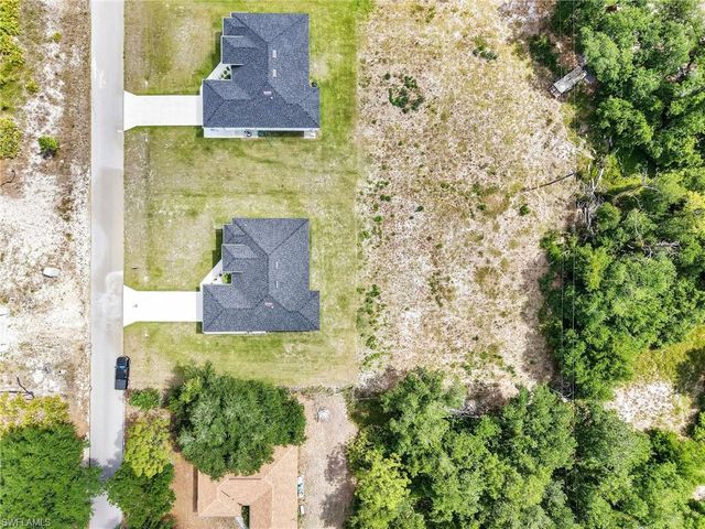 2221 Robert AVE, Alva, FL 33920