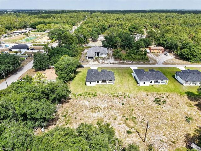 2221 Robert AVE, Alva, FL 33920