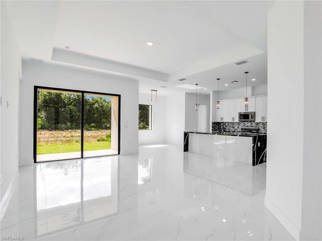 2221 Robert AVE, Alva, FL 33920