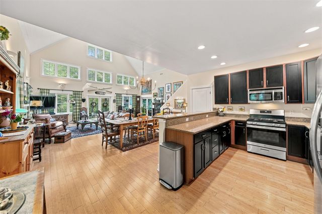 18 Walden Way, New Buffalo, MI 49117