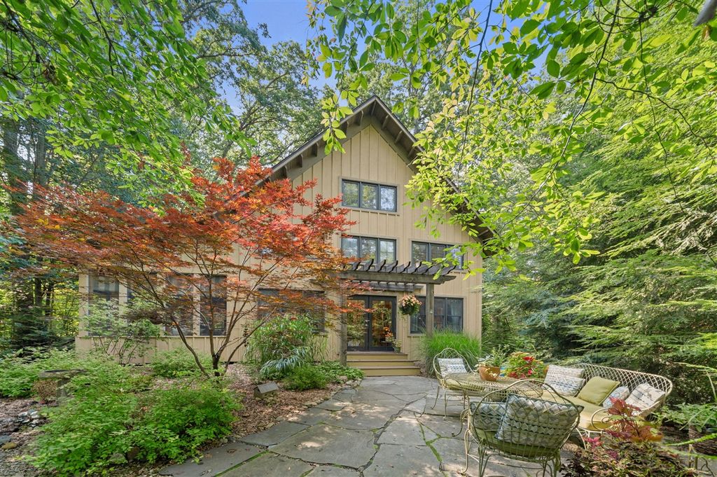 18 Walden Way, New Buffalo, MI 49117