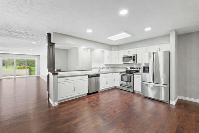 26 E Via Roma, Wichita, KS 67230