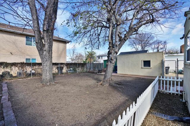 445 W Lowell Ave, Tracy, CA 95376