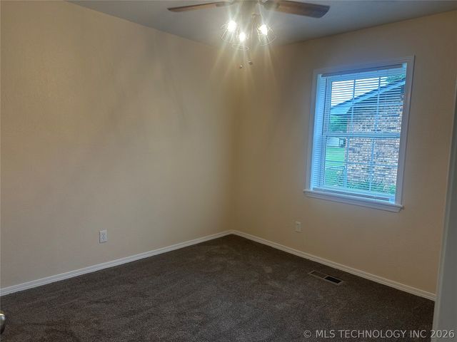 604 S 1st Street, Henryetta, OK 74437