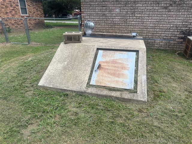 604 S 1st Street, Henryetta, OK 74437