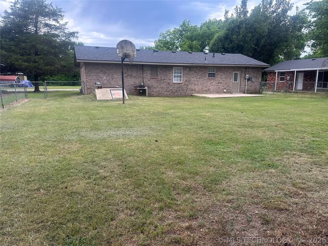 604 S 1st Street, Henryetta, OK 74437