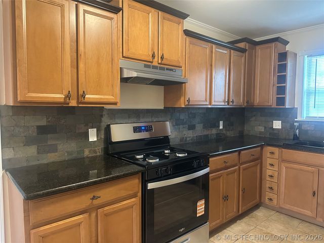 604 S 1st Street, Henryetta, OK 74437