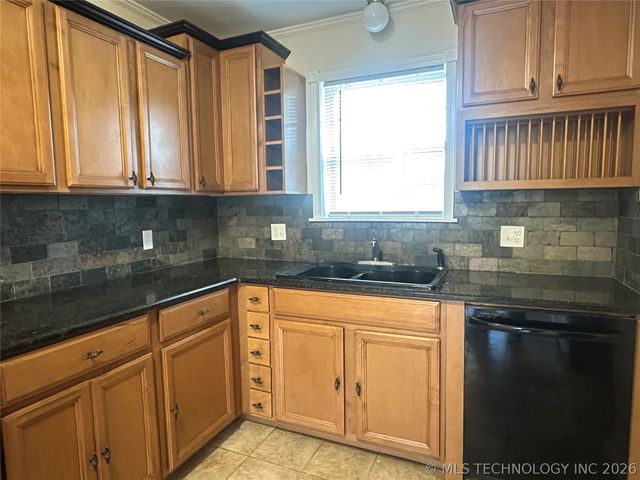604 S 1st Street, Henryetta, OK 74437