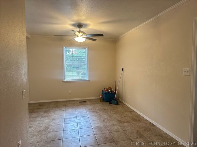 604 S 1st Street, Henryetta, OK 74437