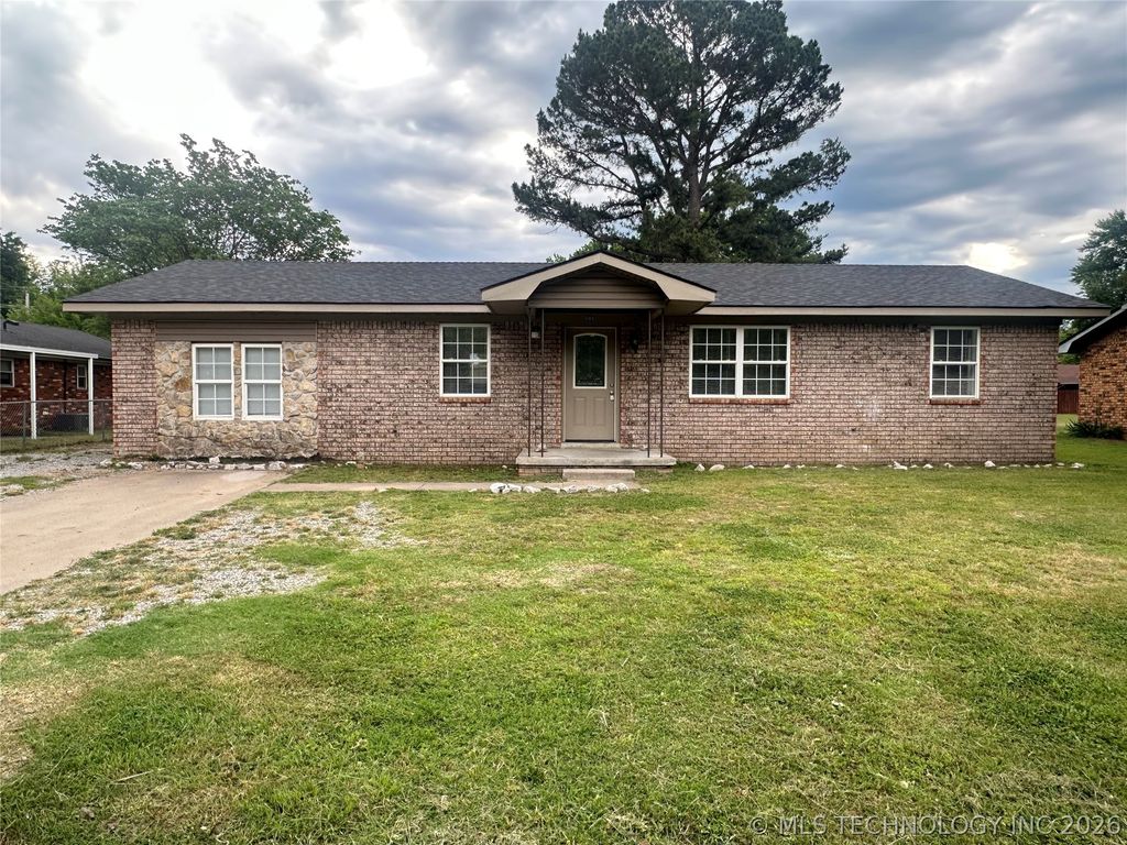 604 S 1st Street, Henryetta, OK 74437