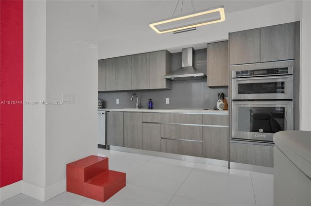 4779 Collins Ave 1805, Miami Beach, FL 33140