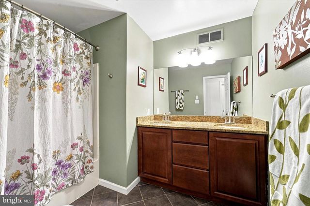 6 JOANNA DR, Malvern, PA 19355