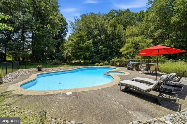 6 JOANNA DR, Malvern, PA 19355