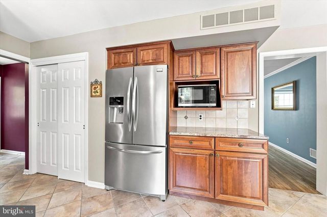 6 JOANNA DR, Malvern, PA 19355