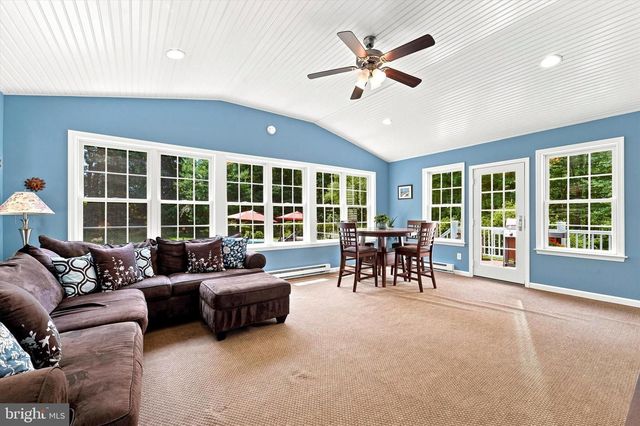 6 JOANNA DR, Malvern, PA 19355