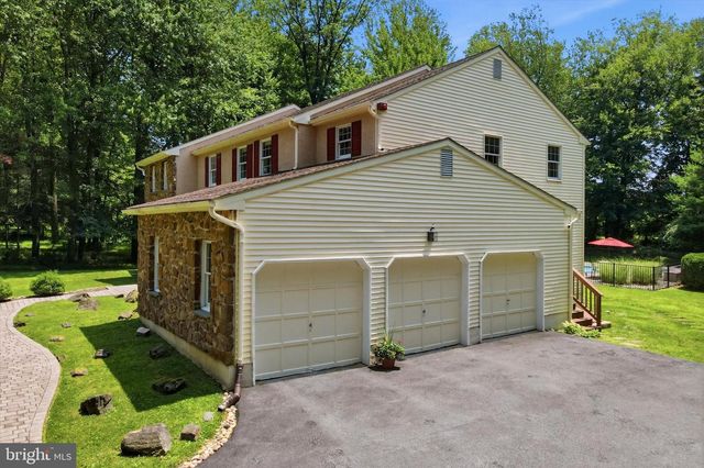 6 JOANNA DR, Malvern, PA 19355