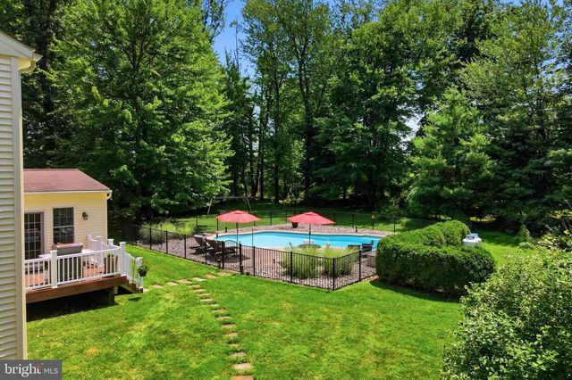 6 JOANNA DR, Malvern, PA 19355