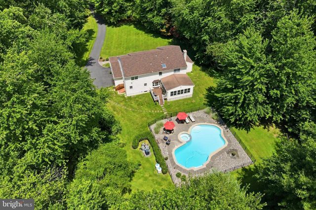 6 JOANNA DR, Malvern, PA 19355