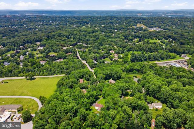 6 JOANNA DR, Malvern, PA 19355