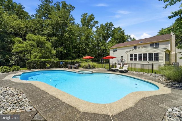 6 JOANNA DR, Malvern, PA 19355