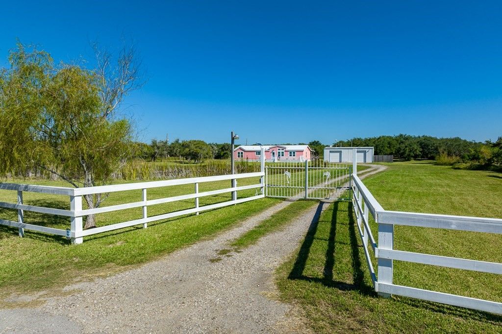 1140 W Beasley Avenue, Aransas Pass, TX 78336 — photo 2