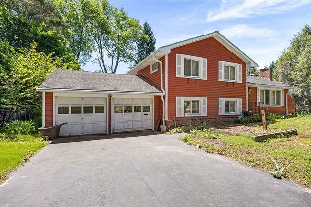 90 Hotchkiss Circle, Penfield, NY 14526