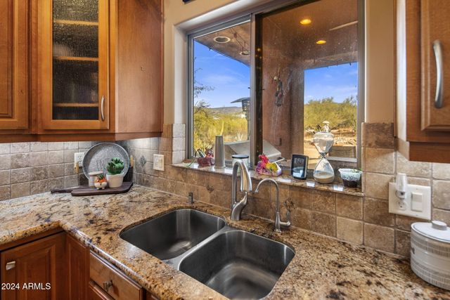 44821 N 12th Street, New River, AZ 85087